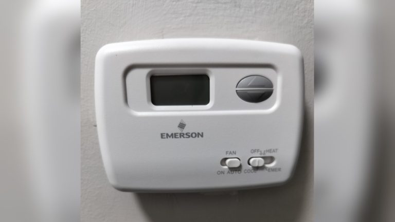 Thermostat Blank And Ac Not Working